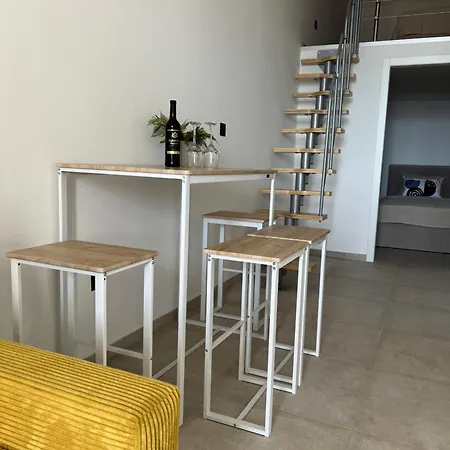 Seafront Studio-apartment * Krilo